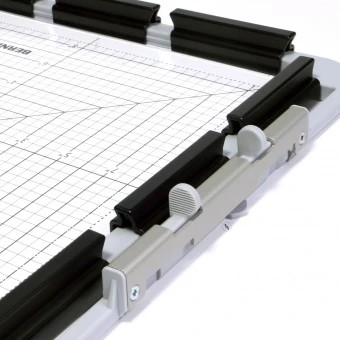 Bernina Medium Klemmen-Stickrahmen 3 Bernina Medium Klemmen-Stickrahmen – Bild 3